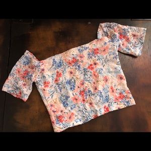 Crop top, off shoulder